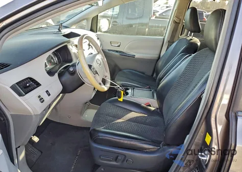 2011 Toyota Sienna Sport z USA, uszkodzony, nr VIN 5TDXK3DC9BS093891